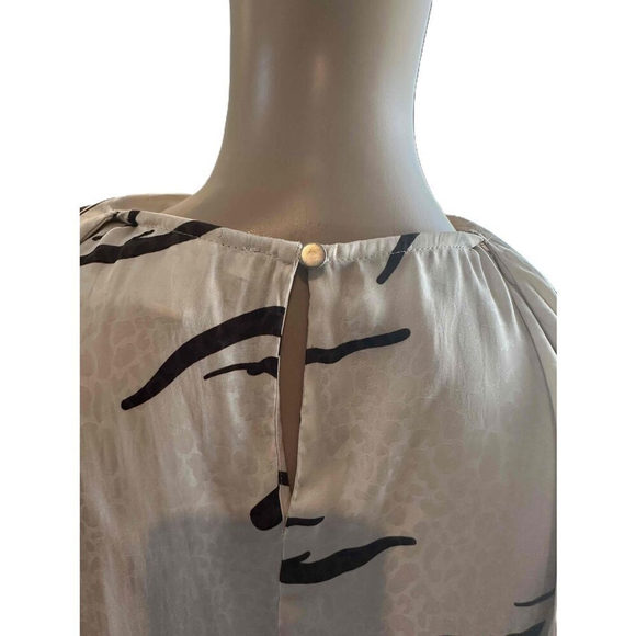 Nine West Woman Brown Abstract Print Crew Neck Smocked Blouse Lg Office Business - Picture 14 of 16